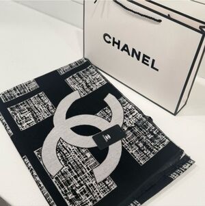 CC Monochrome Scarf Wrap 2 Sided GWP